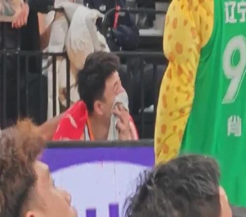 邓利维,施羅德得力,助手展现非,爱游戏平台,爱游戏官方网站,爱游戏登录入口,爱游戏app下载