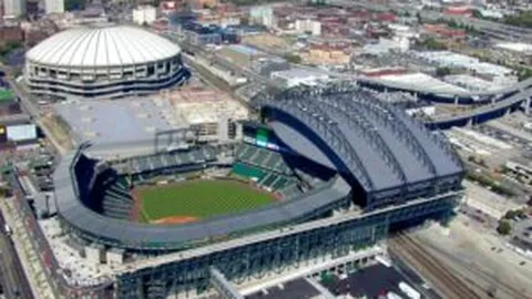 詹俊揭秘：一月份风云变幻，箭在弦上，究竟谁主沉浮？悬念重重，敬请期待！