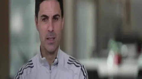 激战正酣！拉齐奥对决那不勒斯，红色荣耀能否逆转蓝鹰优势？